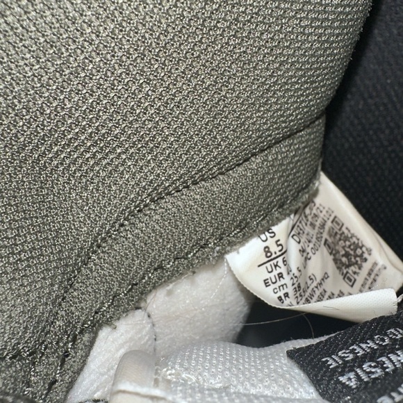 Women’s Nike high tops, gently worn. Size 8.5 women’s (7mens) - Picture 4 of 4